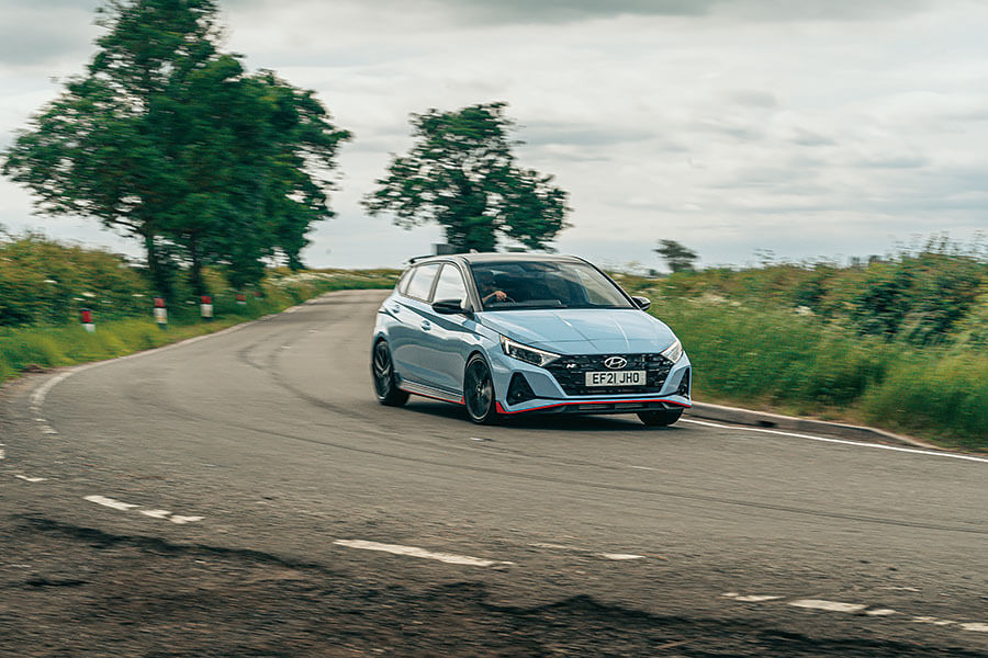 令人神往的福特Fiesta ST實在太無敵,幾乎所有對手都為之退避三舍,Mini修訂版和全新超級現代有本事拉長勝將軍下馬乎?