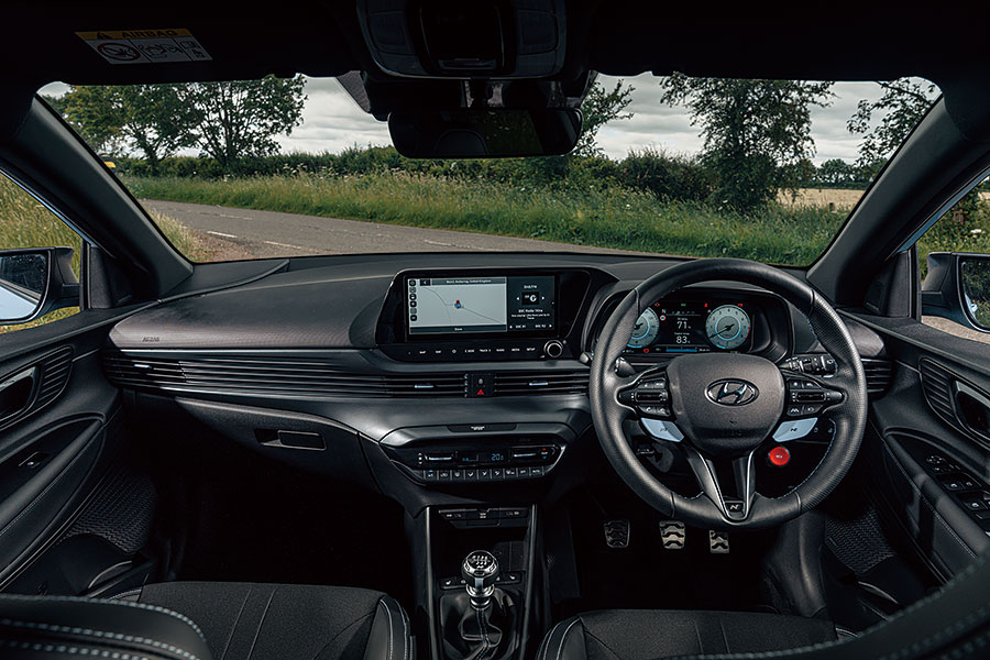 令人神往的福特Fiesta ST實在太無敵,幾乎所有對手都為之退避三舍,Mini修訂版和全新超級現代有本事拉長勝將軍下馬乎?