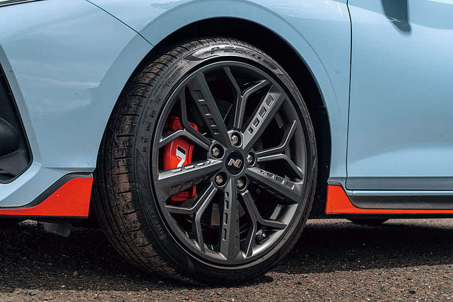 令人神往的福特Fiesta ST實在太無敵,幾乎所有對手都為之退避三舍,Mini修訂版和全新超級現代有本事拉長勝將軍下馬乎?