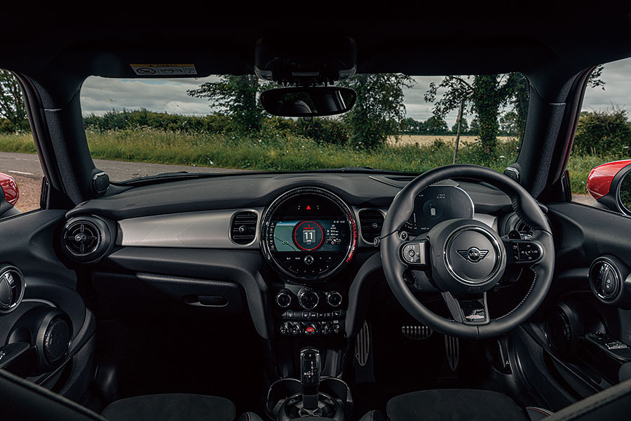 令人神往的福特Fiesta ST實在太無敵,幾乎所有對手都為之退避三舍,Mini修訂版和全新超級現代有本事拉長勝將軍下馬乎?