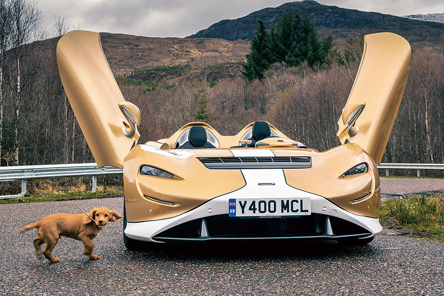 你會為一無所缺的億萬富翁製作甚麼東西呢?不就是沒有擋風窗、車頂和道理可言的超跑囉。我們有幸在某個翻風日子獨佔這些終極speedster,試招場地顯然非蘇格蘭莫屬。