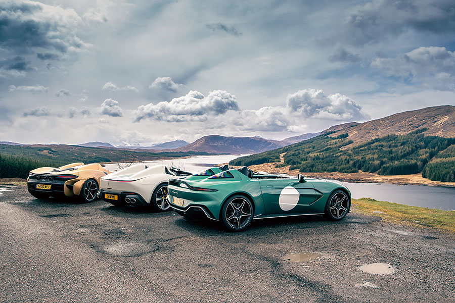 你會為一無所缺的億萬富翁製作甚麼東西呢?不就是沒有擋風窗、車頂和道理可言的超跑囉。我們有幸在某個翻風日子獨佔這些終極speedster,試招場地顯然非蘇格蘭莫屬。