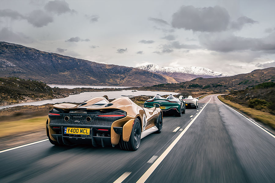 你會為一無所缺的億萬富翁製作甚麼東西呢?不就是沒有擋風窗、車頂和道理可言的超跑囉。我們有幸在某個翻風日子獨佔這些終極speedster,試招場地顯然非蘇格蘭莫屬。