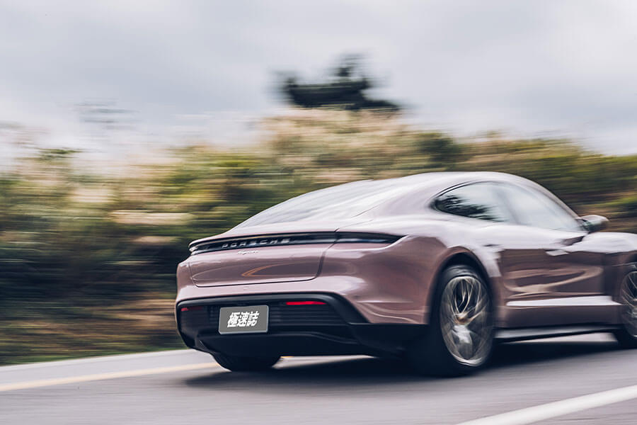 就機械架構來說,這是你可以買到最具保時捷精神的四門跑房。