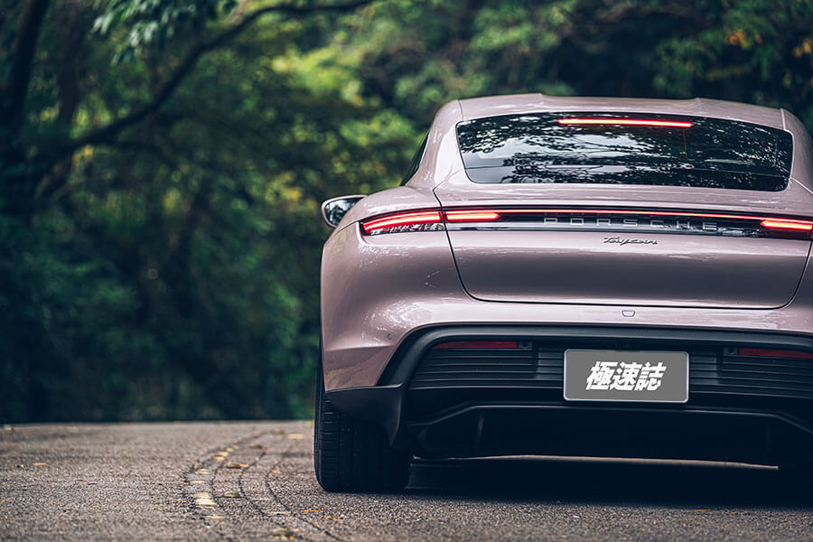 就機械架構來說,這是你可以買到最具保時捷精神的四門跑房。