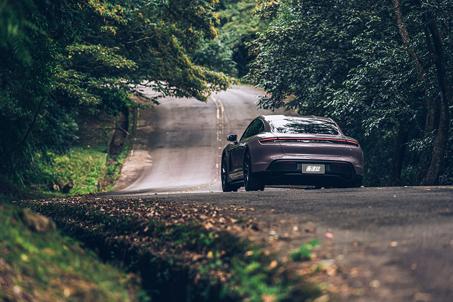 就機械架構來說,這是你可以買到最具保時捷精神的四門跑房。