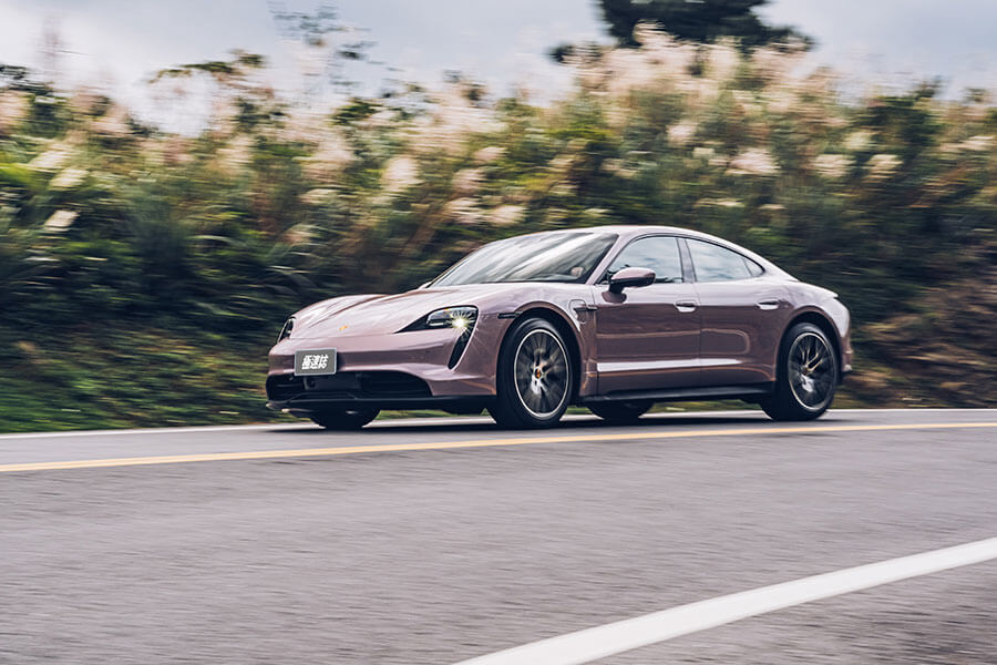 就機械架構來說,這是你可以買到最具保時捷精神的四門跑房。