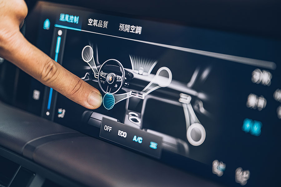 就機械架構來說,這是你可以買到最具保時捷精神的四門跑房。