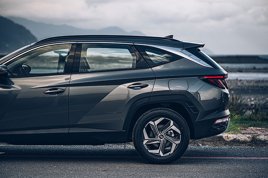 哇曲密,家用SUV的確不一定要長得溫良恭儉、秀外慧中。