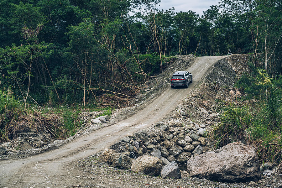 哇曲密,家用SUV的確不一定要長得溫良恭儉、秀外慧中。