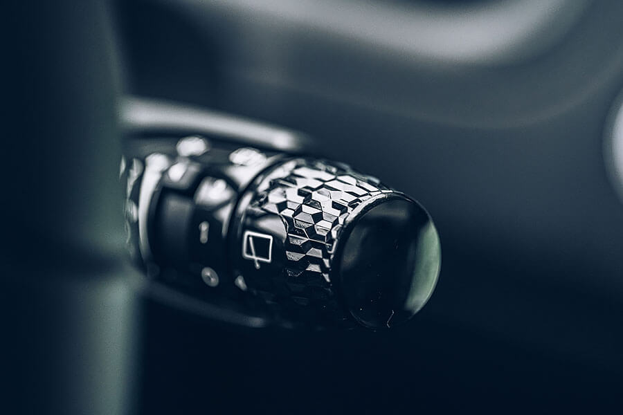 哇曲密,家用SUV的確不一定要長得溫良恭儉、秀外慧中。