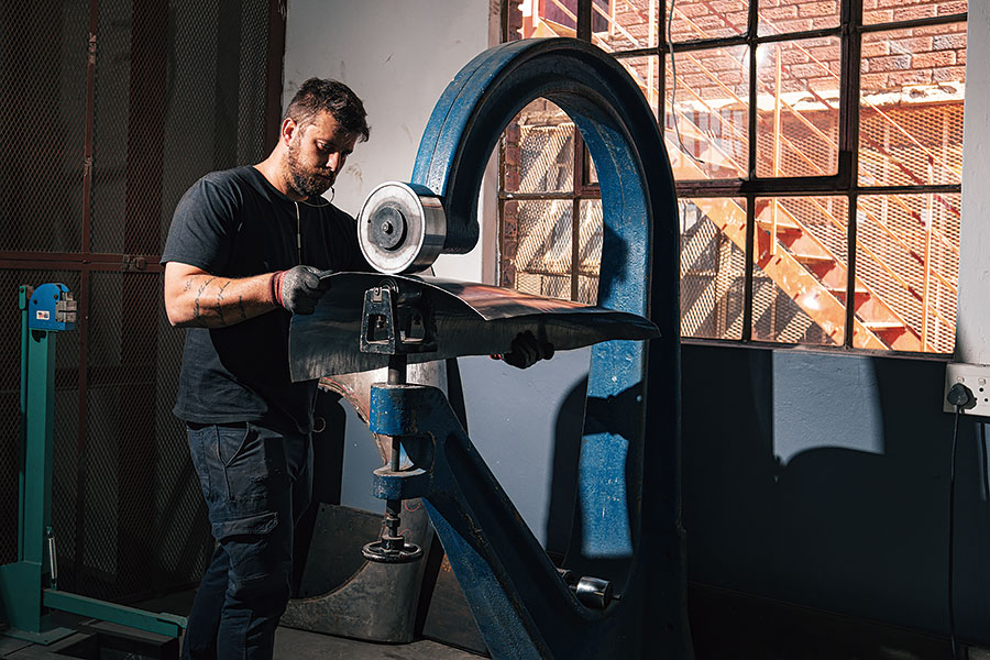 汽車基本上不就是一副巨大拼圖嗎?就讓我們介紹一位用3D拼圖實現車迷夢想的仁兄給大家認識認識吧。