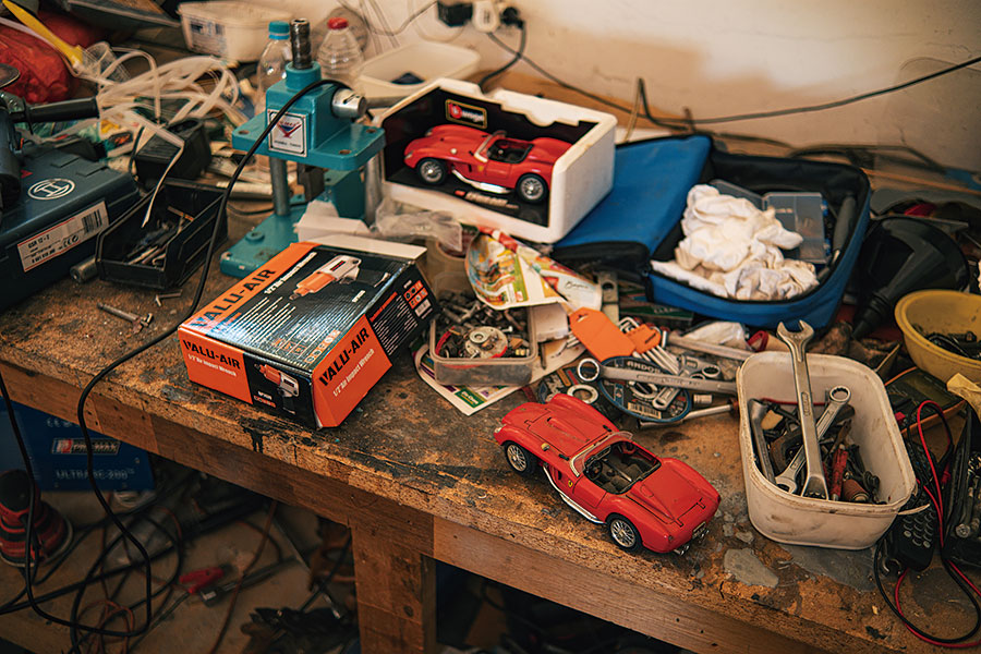 汽車基本上不就是一副巨大拼圖嗎?就讓我們介紹一位用3D拼圖實現車迷夢想的仁兄給大家認識認識吧。