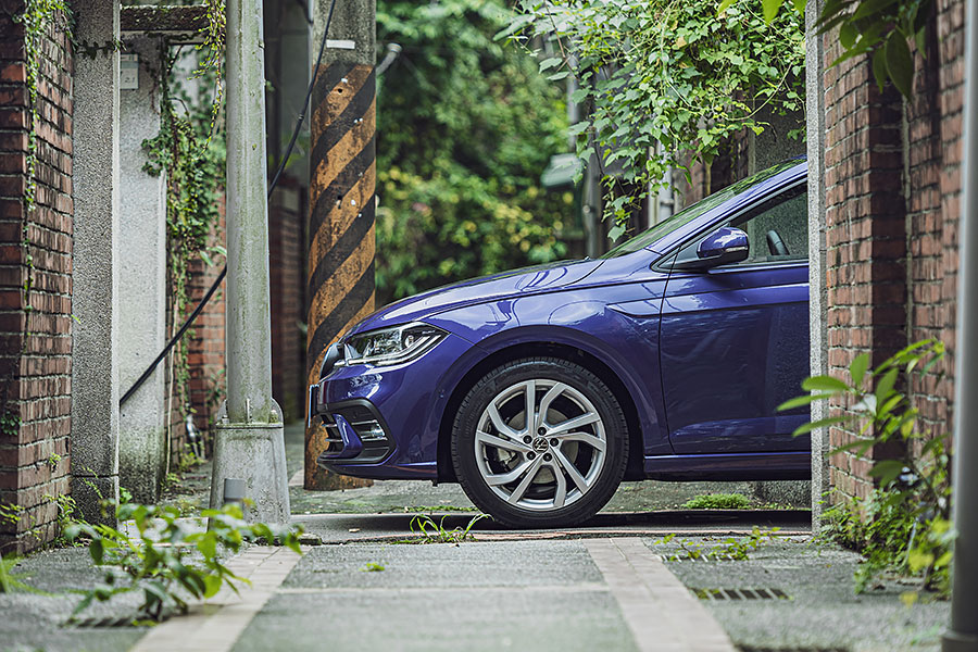 原來福斯並未放棄百萬元以下入門掀背,這次小改Polo站出來大喊我還在!!