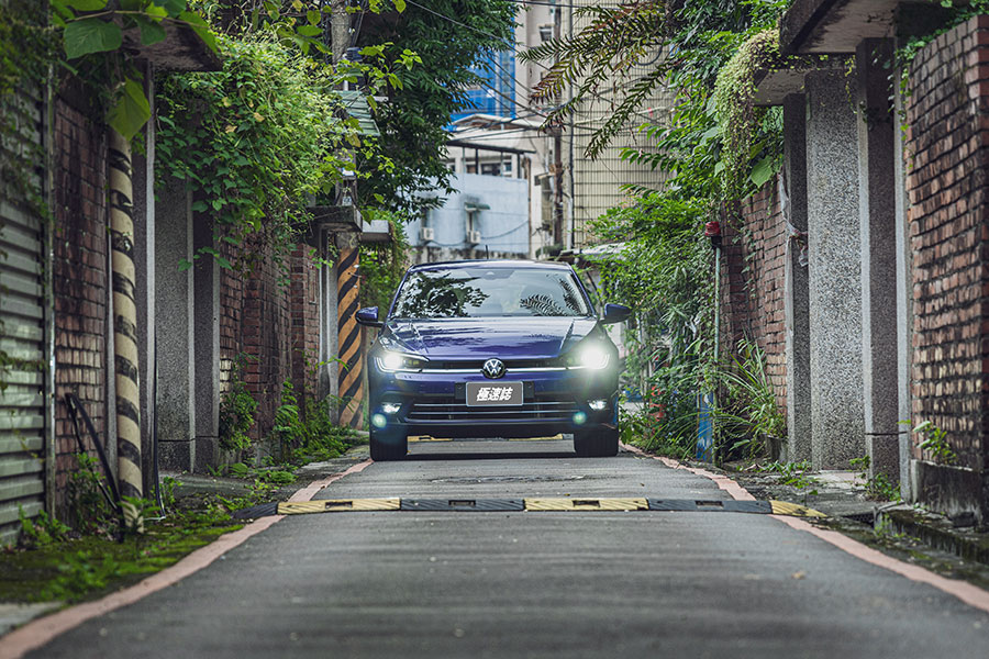 原來福斯並未放棄百萬元以下入門掀背,這次小改Polo站出來大喊我還在!!