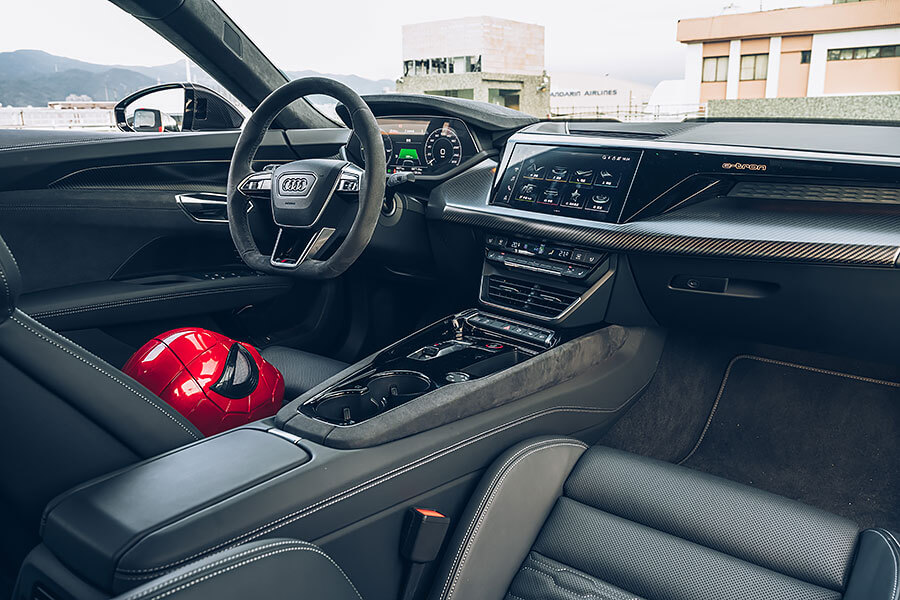 不像預期中那般科幻,但反而更讓人感動。