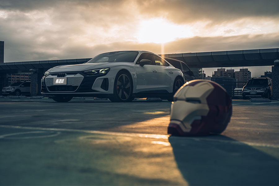 不像預期中那般科幻,但反而更讓人感動。