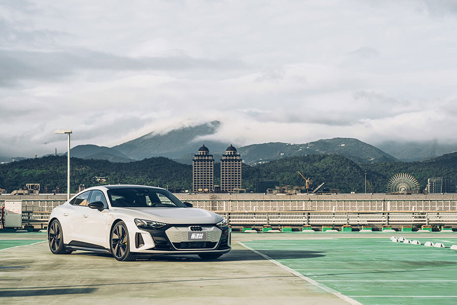 不像預期中那般科幻,但反而更讓人感動。