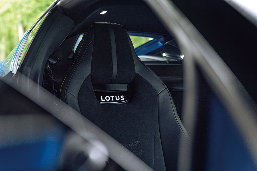 Emira仍然是斤兩十足的蓮花跑車,這一點毋庸置疑,可是在奔向銷售成功的路上說不定會令一眾英國跑車純粹主義者心煩意亂。