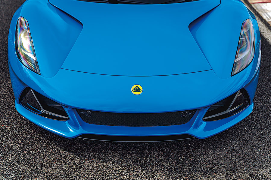 Emira仍然是斤兩十足的蓮花跑車,這一點毋庸置疑,可是在奔向銷售成功的路上說不定會令一眾英國跑車純粹主義者心煩意亂。