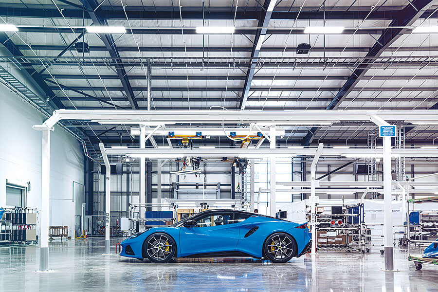 Emira仍然是斤兩十足的蓮花跑車,這一點毋庸置疑,可是在奔向銷售成功的路上說不定會令一眾英國跑車純粹主義者心煩意亂。