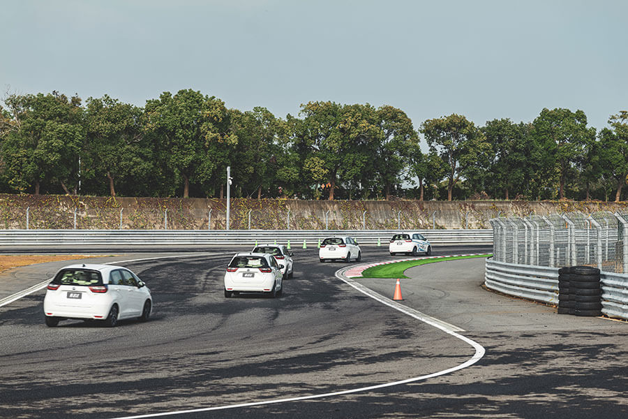 管他油幾分、電幾趴，看過小說都知道天雷雙劍要合璧才最強。