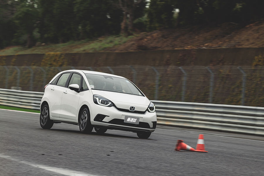 管他油幾分、電幾趴，看過小說都知道天雷雙劍要合璧才最強。