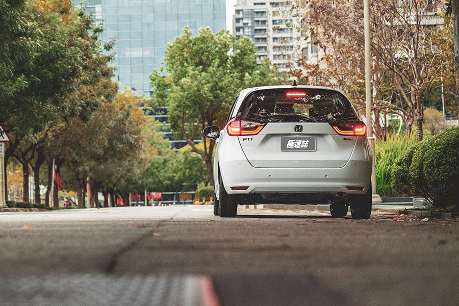 管他油幾分、電幾趴，看過小說都知道天雷雙劍要合璧才最強。
