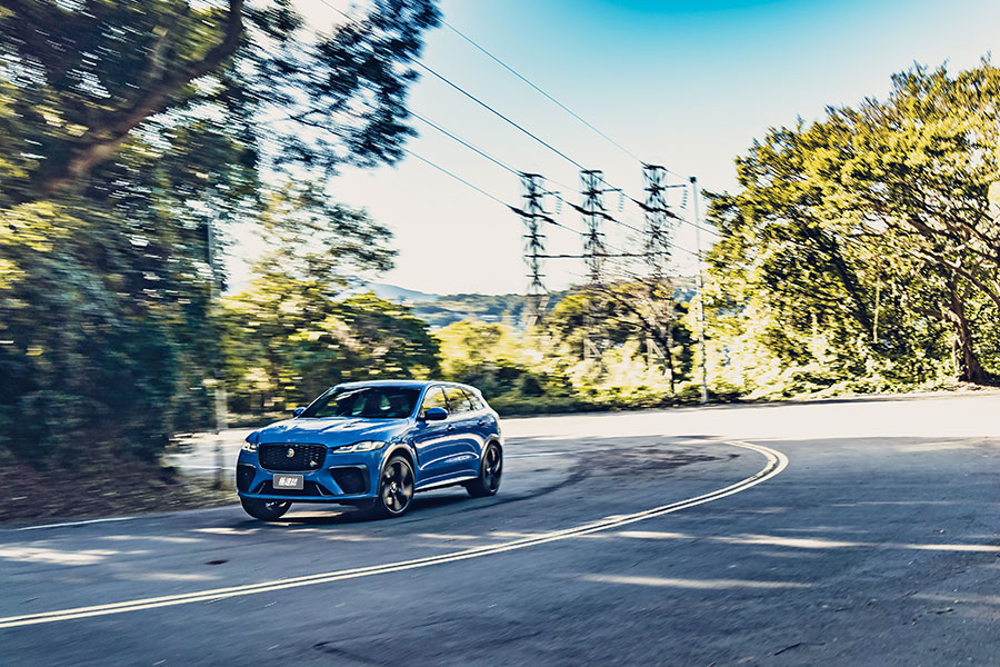 車未到、聲先到。