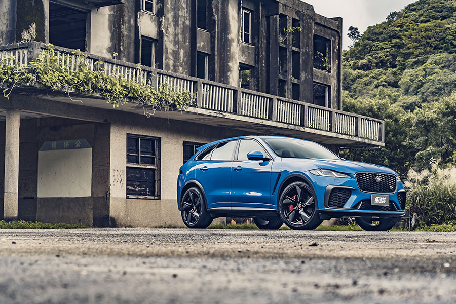 車未到、聲先到。