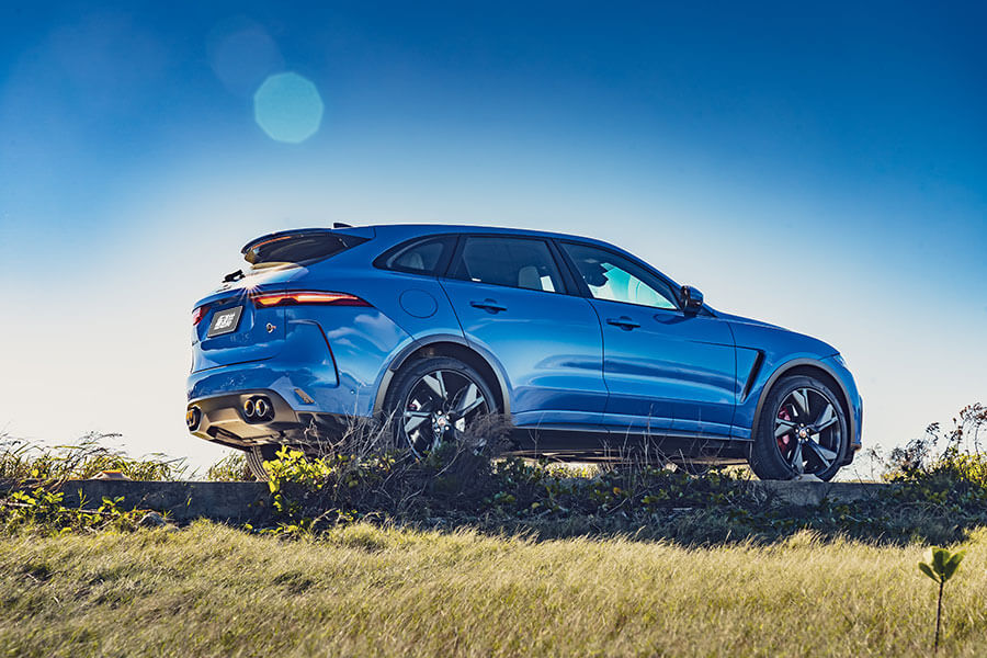 車未到、聲先到。