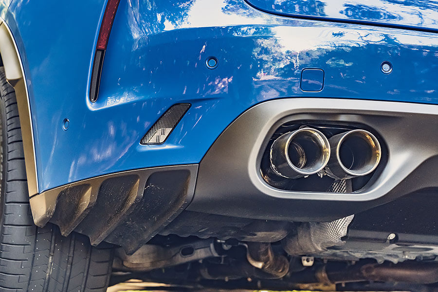 車未到、聲先到。