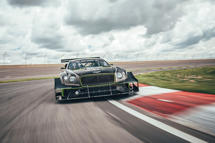 身在現場觀看賓利挑戰派克峰幕後情況,然後親身一試這個非常霸道的GT3挑戰者有多少斤兩,心血少一點也吃不消……