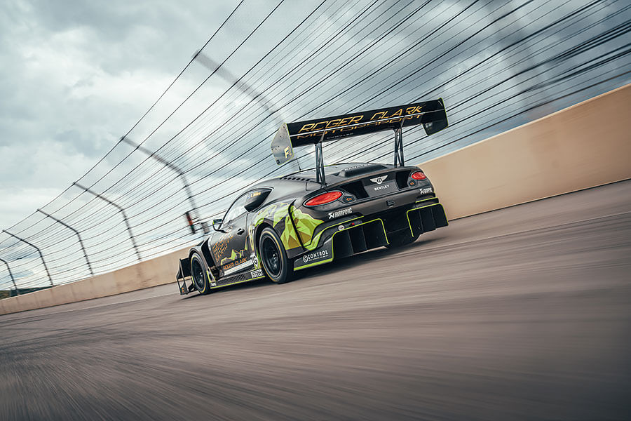 身在現場觀看賓利挑戰派克峰幕後情況,然後親身一試這個非常霸道的GT3挑戰者有多少斤兩,心血少一點也吃不消……