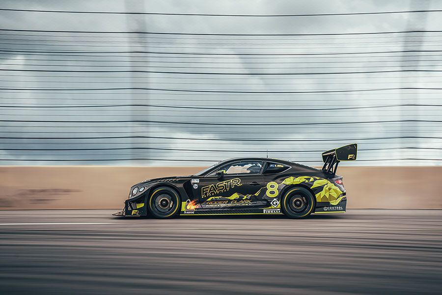 身在現場觀看賓利挑戰派克峰幕後情況,然後親身一試這個非常霸道的GT3挑戰者有多少斤兩,心血少一點也吃不消……