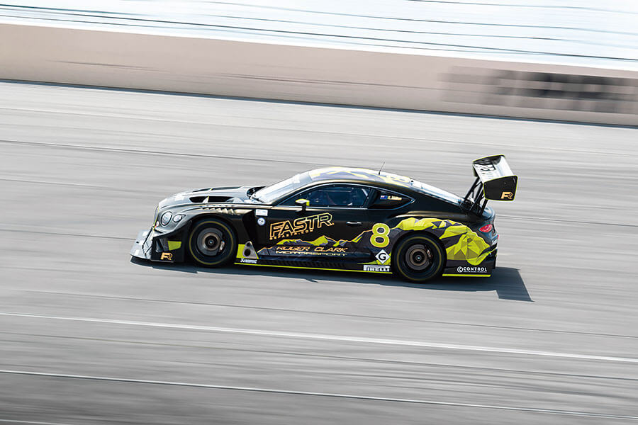 身在現場觀看賓利挑戰派克峰幕後情況,然後親身一試這個非常霸道的GT3挑戰者有多少斤兩,心血少一點也吃不消……