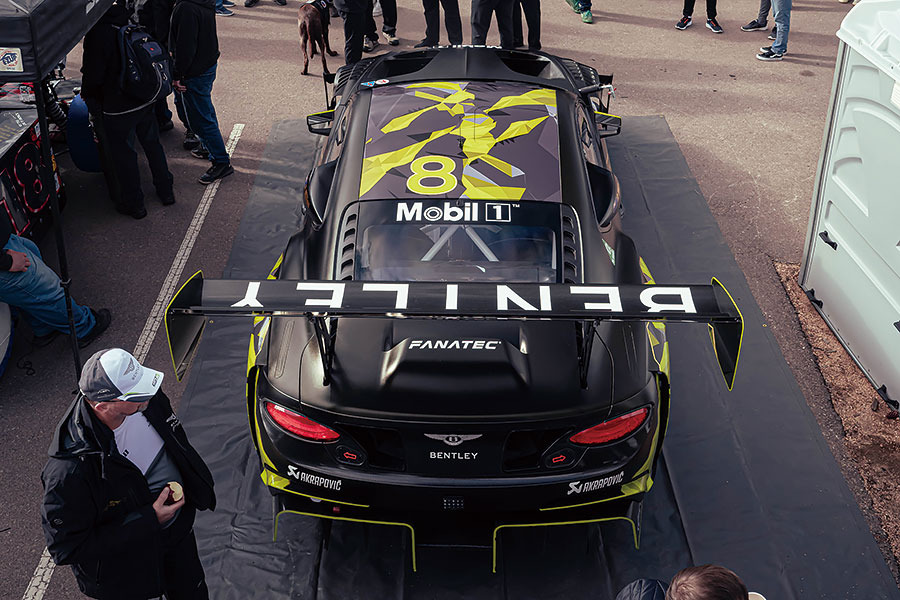 身在現場觀看賓利挑戰派克峰幕後情況,然後親身一試這個非常霸道的GT3挑戰者有多少斤兩,心血少一點也吃不消……