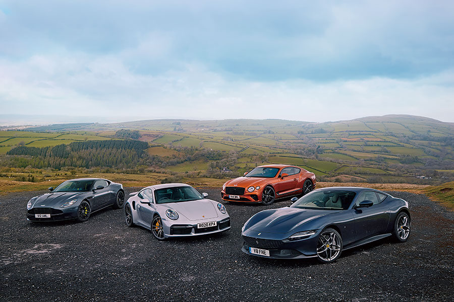 藍天白雲,壯闊公路,四部GT任君嘗,一馬當先的Roma以較為悠哉游哉的手法演繹法拉利秘笈,此之謂……