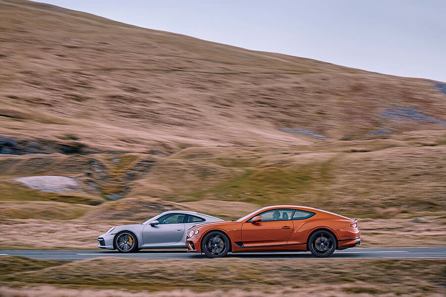 藍天白雲,壯闊公路,四部GT任君嘗,一馬當先的Roma以較為悠哉游哉的手法演繹法拉利秘笈,此之謂……