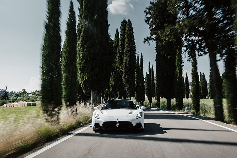 瑪莎拉蒂東山再起的路途迂迴曲折,作為新型MC20的測試路線再好不過。