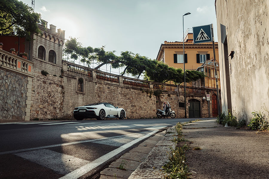 瑪莎拉蒂東山再起的路途迂迴曲折,作為新型MC20的測試路線再好不過。