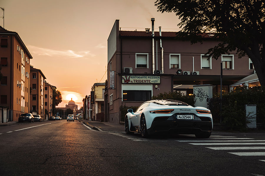 瑪莎拉蒂東山再起的路途迂迴曲折,作為新型MC20的測試路線再好不過。