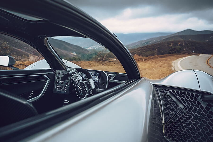 此乃Czinger 21C,與Laguna Seca單圈紀錄大有淵源的3D列印頂級超跑。TG在此搶先測試其最初原型,大家準備起飛吧!