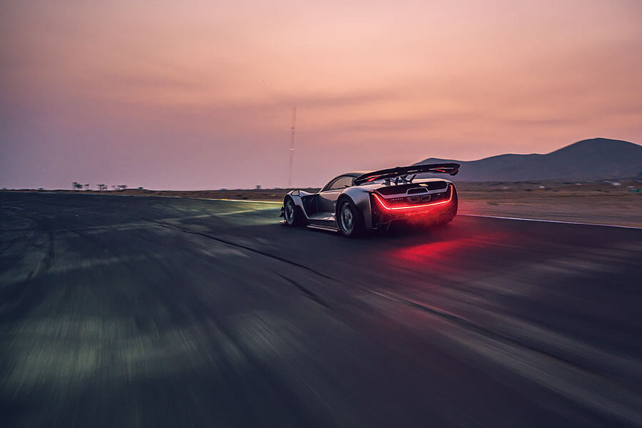 此乃Czinger 21C,與Laguna Seca單圈紀錄大有淵源的3D列印頂級超跑。TG在此搶先測試其最初原型,大家準備起飛吧!