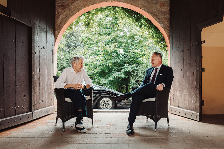 我們去了杜林上門拜會曠世設計天才暢談Miura、iPhone,以及他對自己最享負盛名的作品以現代手法再續前緣一事有何感想……