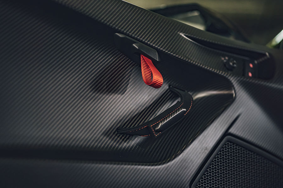 小牛在超跑界素以兇狠著稱，這次Huracan STO的狠勁更是前所未見，試問怎能不打起十分精神……。