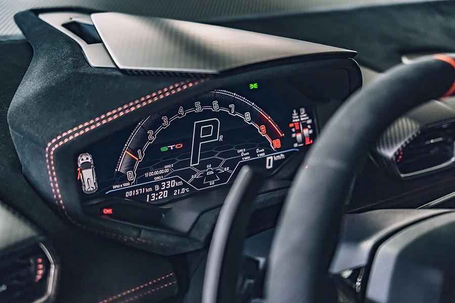 小牛在超跑界素以兇狠著稱，這次Huracan STO的狠勁更是前所未見，試問怎能不打起十分精神……。