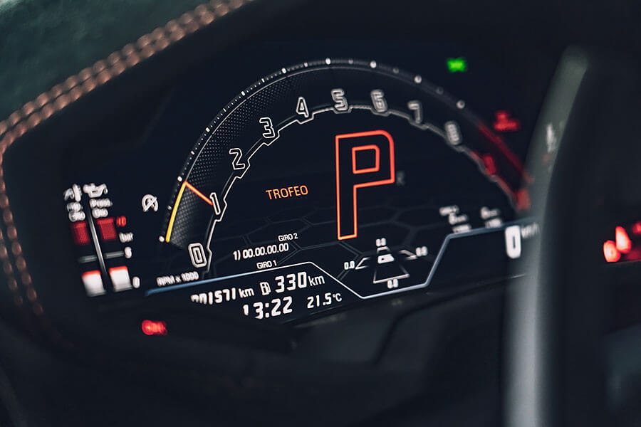 小牛在超跑界素以兇狠著稱，這次Huracan STO的狠勁更是前所未見，試問怎能不打起十分精神……。