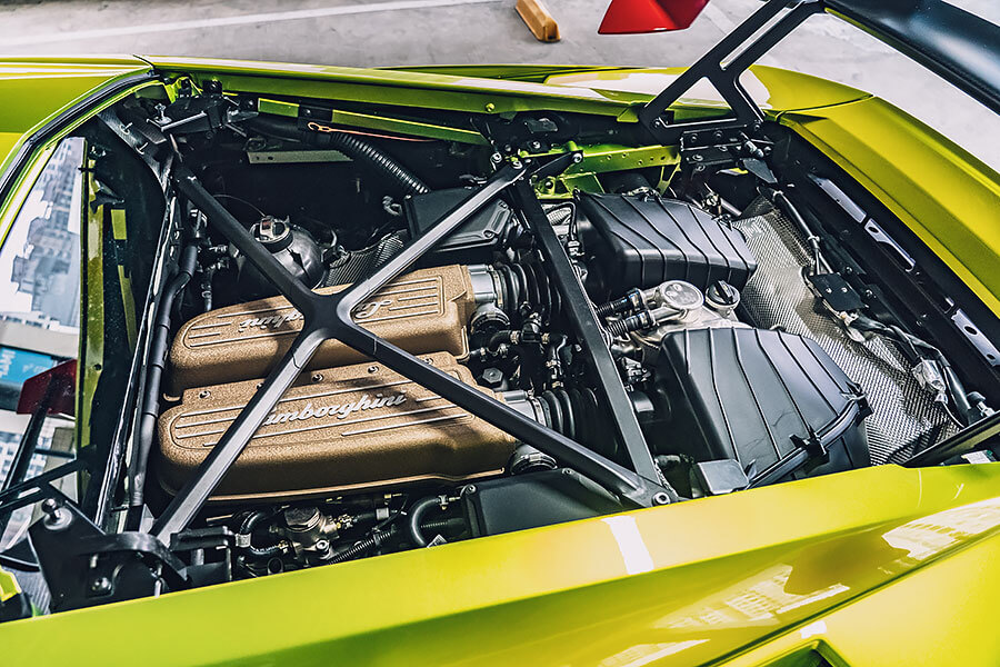 小牛在超跑界素以兇狠著稱，這次Huracan STO的狠勁更是前所未見，試問怎能不打起十分精神……。