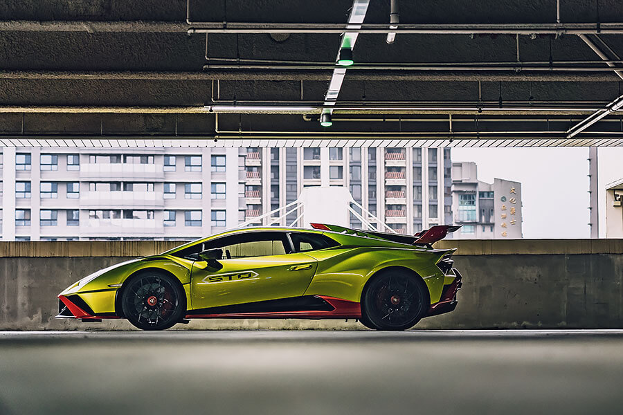 小牛在超跑界素以兇狠著稱，這次Huracan STO的狠勁更是前所未見，試問怎能不打起十分精神……。